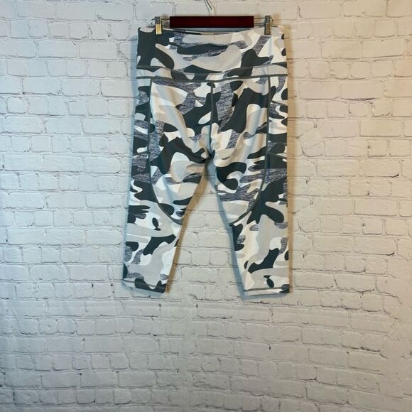 ZYIA Gray and White Camouflage Leggings - Picture 5 of 7
